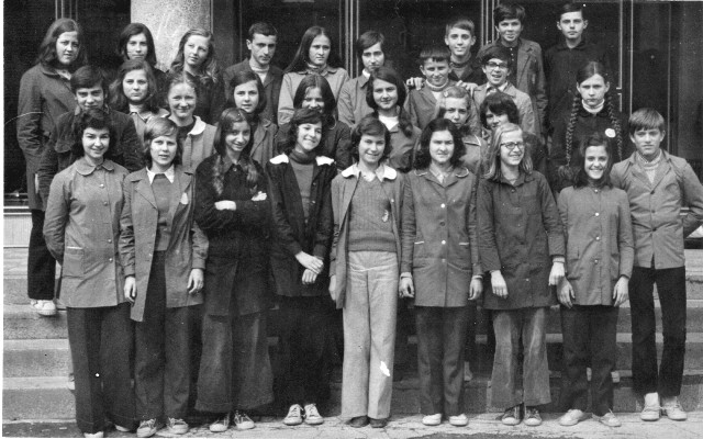 Odlični učenici Osnovne škole Huso Hodžić iz Tešnja 1974. godine