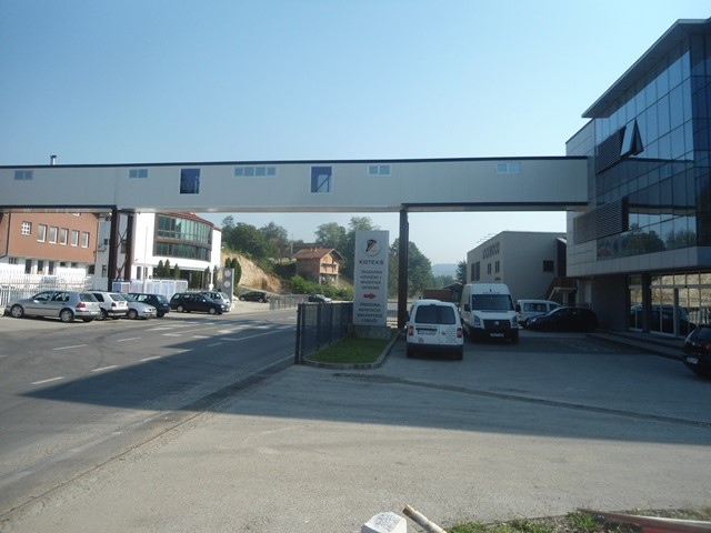 Završena je pasarela koja spaja objekte Koteksa i parkiralište