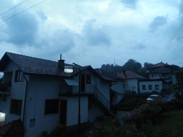 Pogled na Babin Budžak sa tamnim oblacima